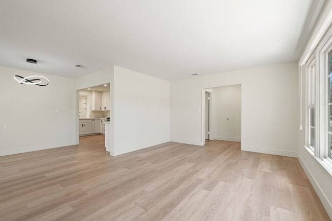 Building Photo - 2943 Los Olivos Ln