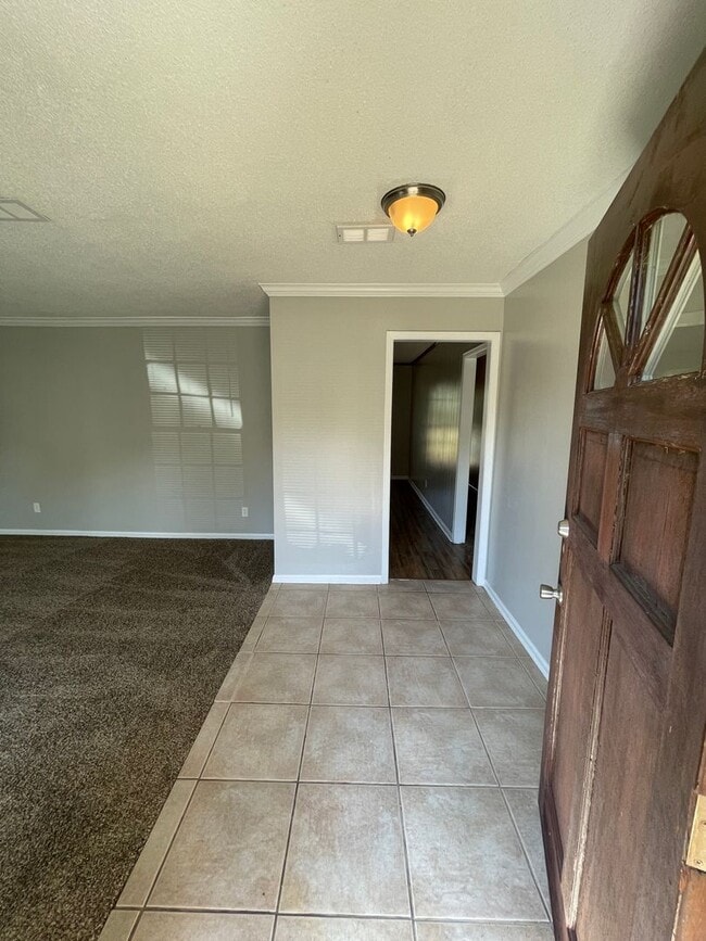 Building Photo - Ranch 3-Bedroom home !!
