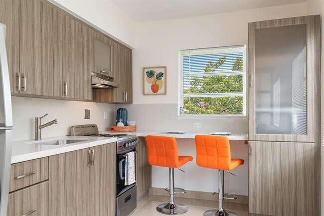 Building Photo - 620 NE 2nd Ct