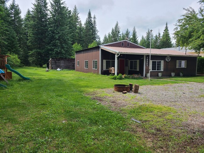 Building Photo - Beautiful Country Home in North Hayden wit...