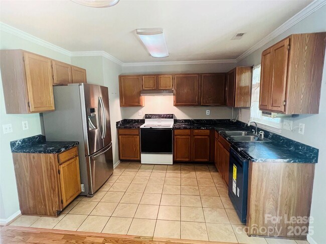 Foto del edificio - 9712 Stillwater Ln