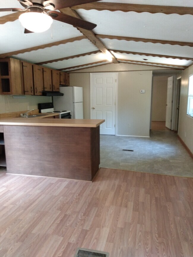 Foto del edificio - 2022 Redd Shop Rd