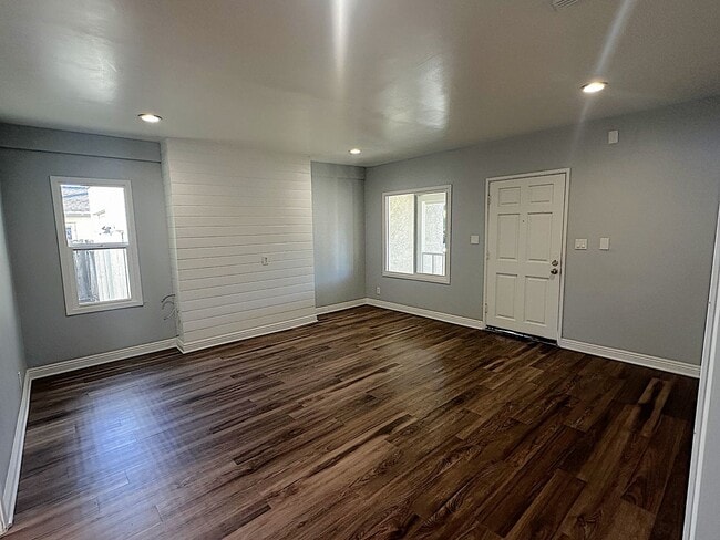 Foto del edificio - 8806 Haskell Ave