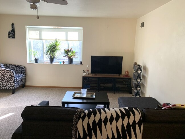 Foto del edificio - 4349 Murray Ave