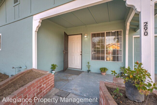 Building Photo - 3 br, 1 bath House - 290 Lindley Dr
