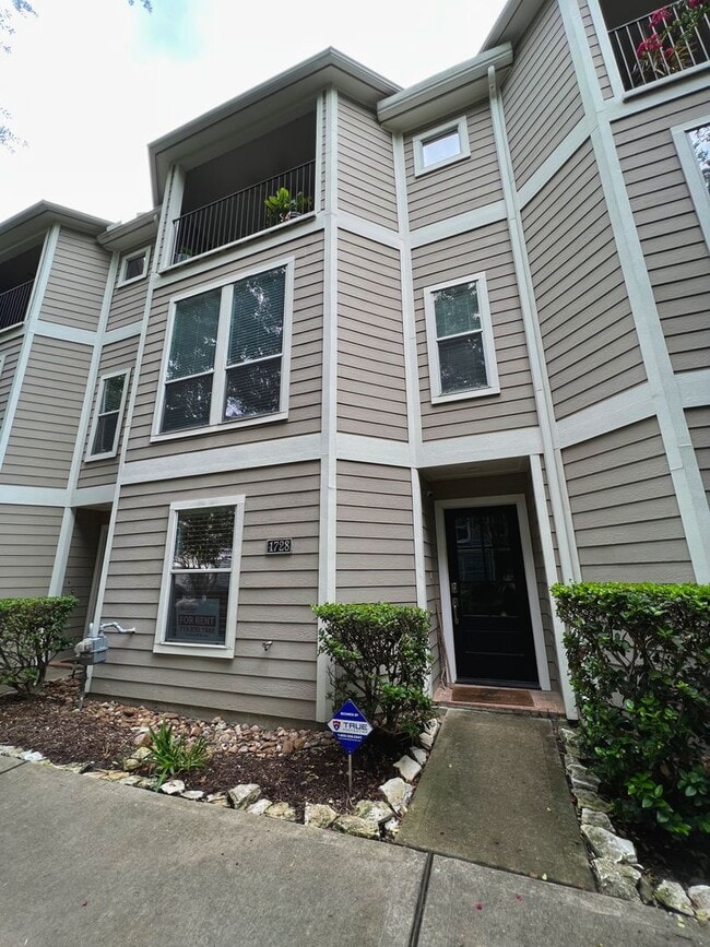 Photo - 1728 Bevis St. House