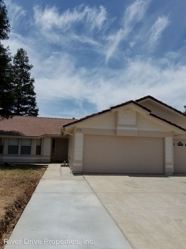 Primary Photo - 3 br, 2 bath House - 3765 N. Cornelia Ave