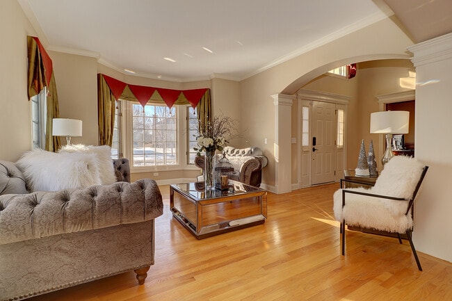 Foto del edificio - 26025 Whispering Woods Cir