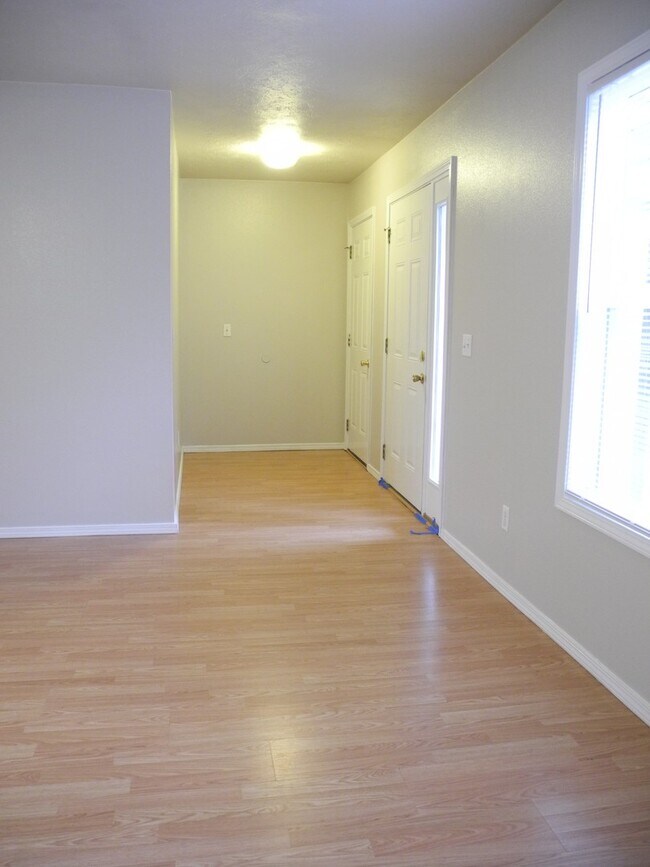 Foto del edificio - Single-Family Home in Merriam Woods