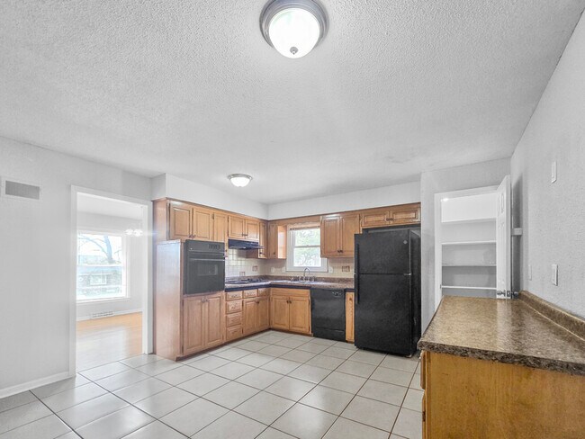 Foto del edificio - 10735 White Ave