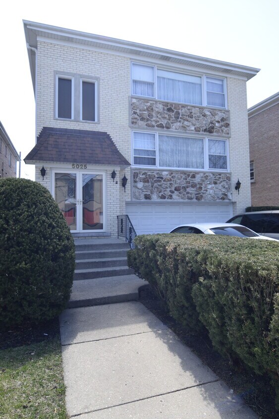 5025 Carol St, Skokie, IL 60077 Apartments in Skokie, IL