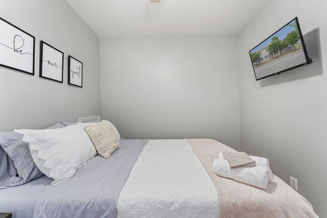 Building Photo - 915 Lafayette Blvd