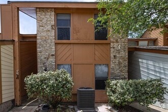 Building Photo - 15 Cypress Fairway Village