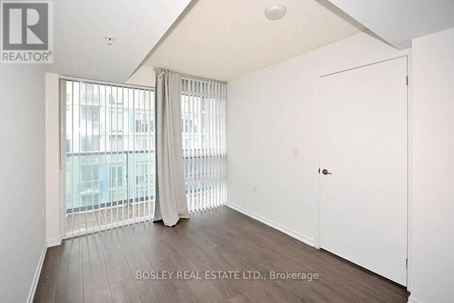 Building Photo - 36 Lisgar St