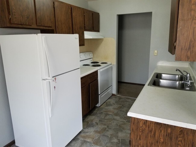Building Photo - 505 Village Dr