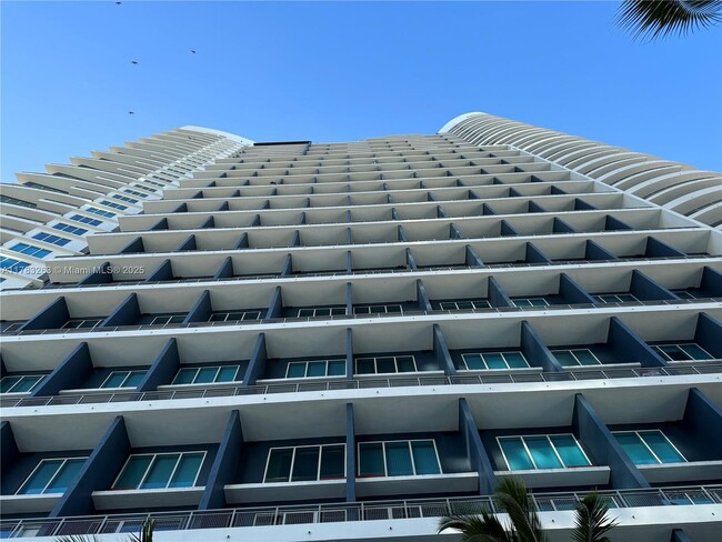 Foto del edificio - 60 SW 13th St