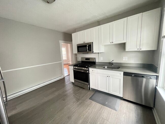 Building Photo - 48 Mora St