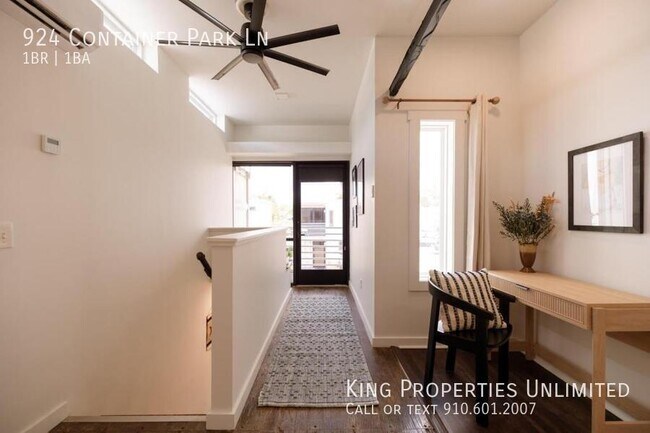 Foto del edificio - 924 Container Park Ln