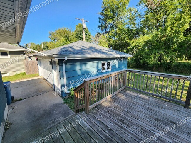 Building Photo - Beautiful 3 bedroom house