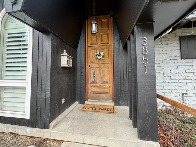 Foto del edificio - Charming 3-Bedroom Millcreek Home!