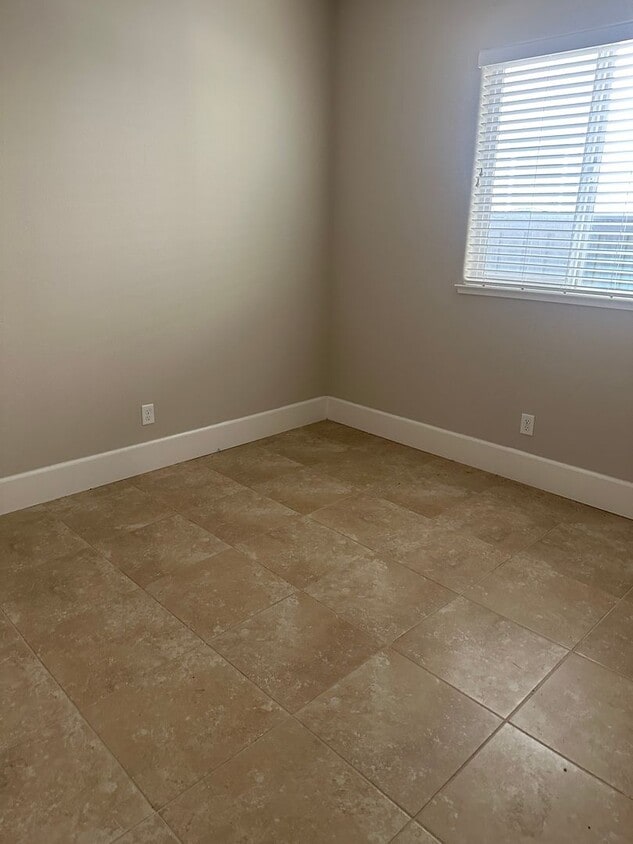 Primary Photo - Huge Tracy Dream Home!