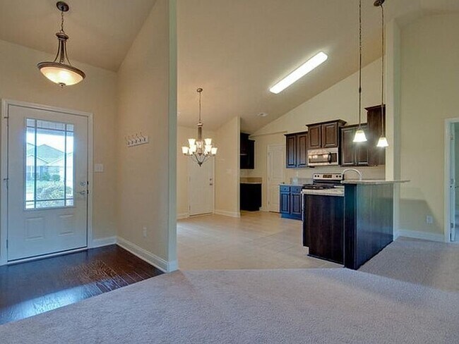 Building Photo - 207 Healey Dr