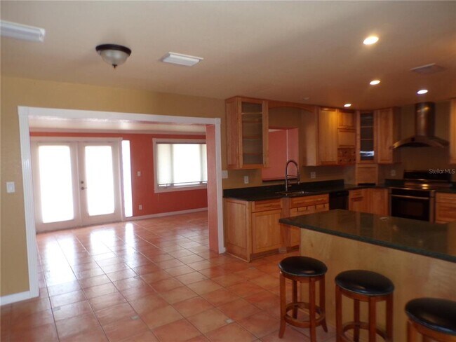 Foto del edificio - 270 Belaire Ct