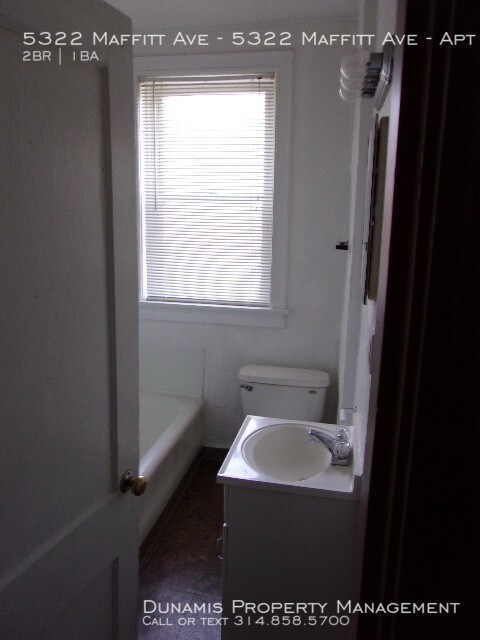 Building Photo - Awesome clean apartment in secure building