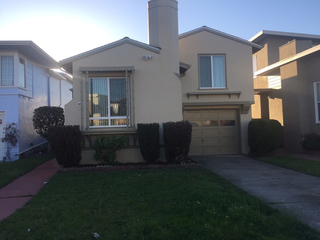 Primary Photo - 33 Belmont Dr