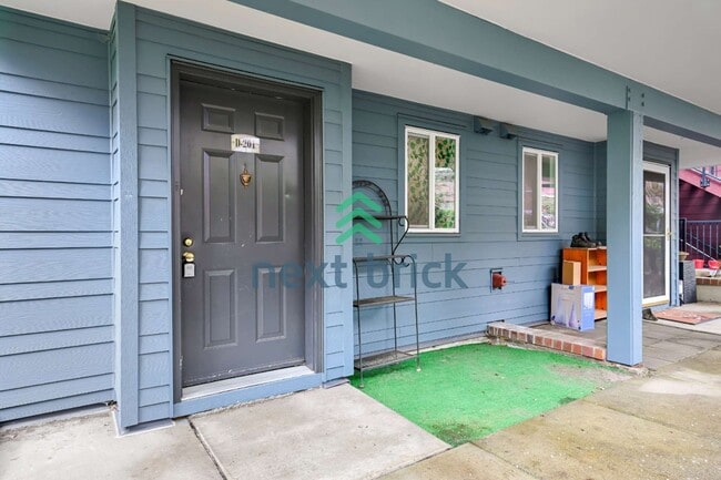 Building Photo - Charming 2-Bed Townhouse Retreat in Bothell with 2.5 Baths – Your Perfect Sanctuary Awaits!