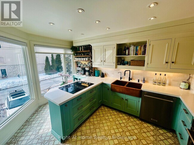 Building Photo - 109 Brant St