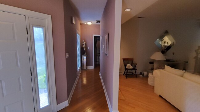 Foto del edificio - 423 Brightwood Dr