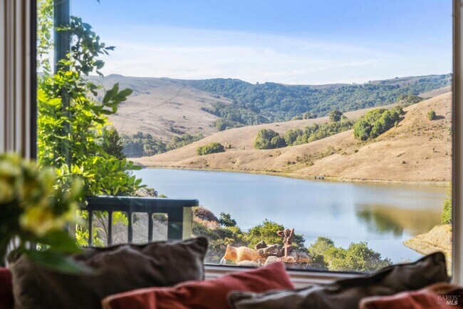 Foto del edificio - 6381 Nicasio Valley Rd