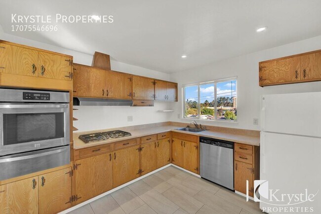 Building Photo - Pet friendly home, landscaping included