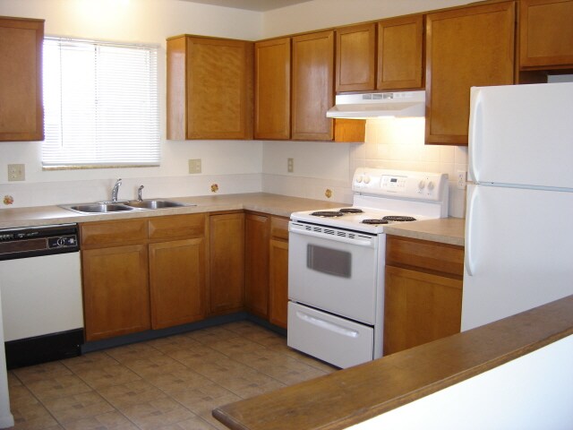 Foto del edificio - 1610 E 16th St