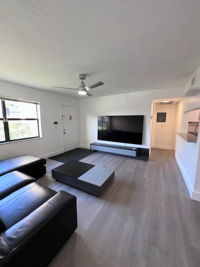 Building Photo - 7082 Golf Colony Ct