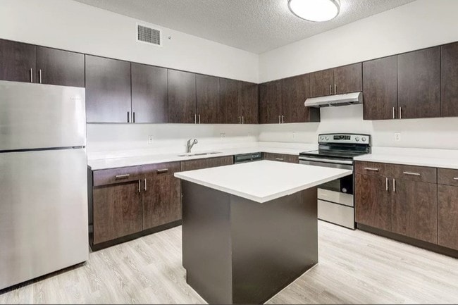 Modern Kitchen - Maridadi West Palm Beach