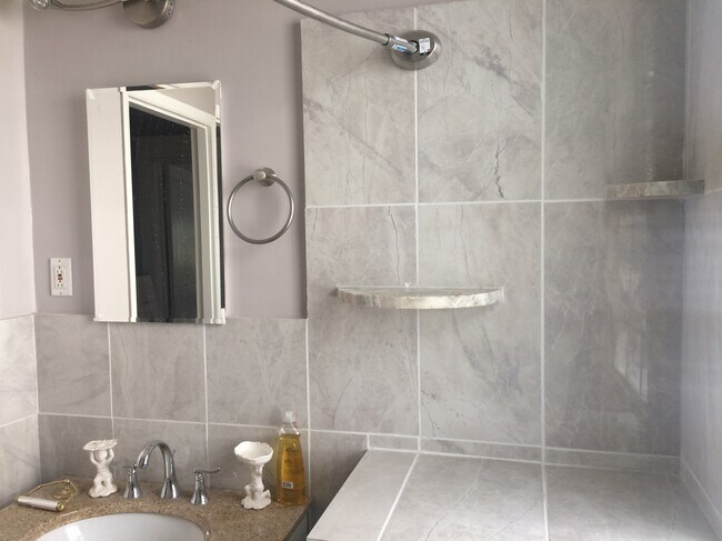 Foto del edificio - 617 Moulton St E