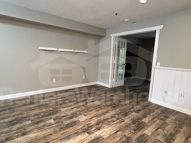 Foto del edificio - 5441 Rowland Rd
