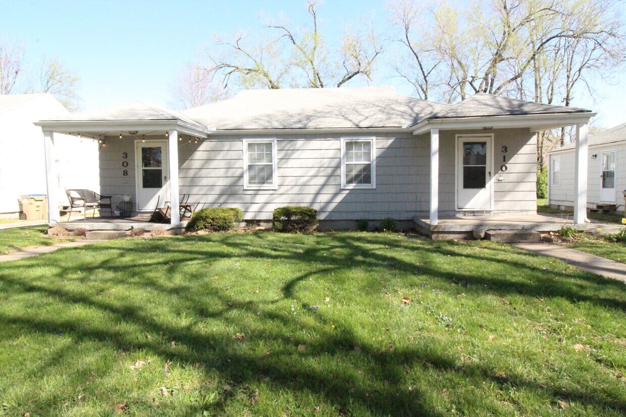 Foto principal - One Bedroom Duplex in North Kansas City
