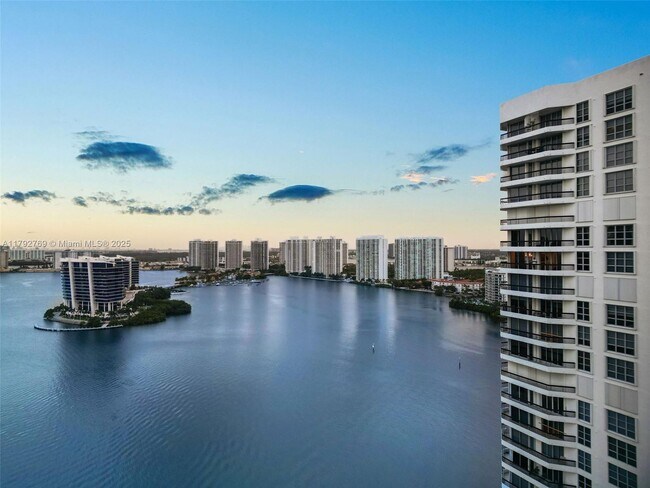 Foto del edificio - 3530 Mystic Pointe Dr
