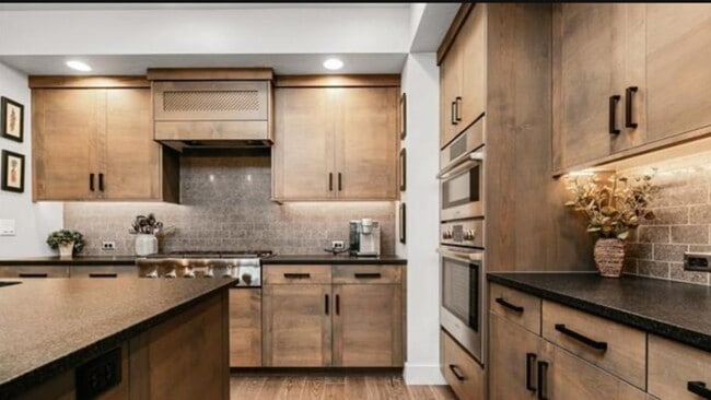 Building Photo - 4422 E Parkcenter Blvd