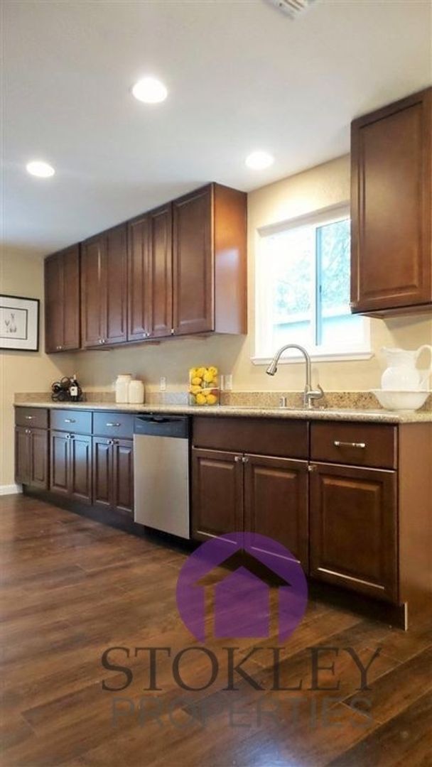 Foto del edificio - Stokley Properties Presents 166 Lois Court...