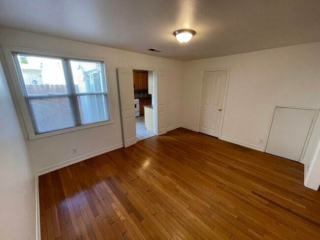 Building Photo - 454 Olive St