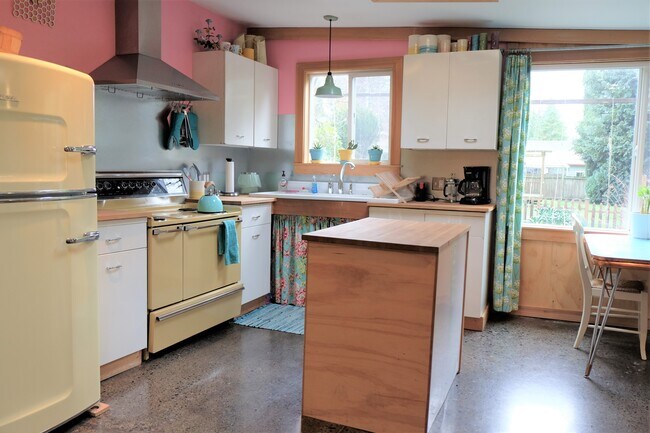 Foto del edificio - 10733 Phinney Ave N