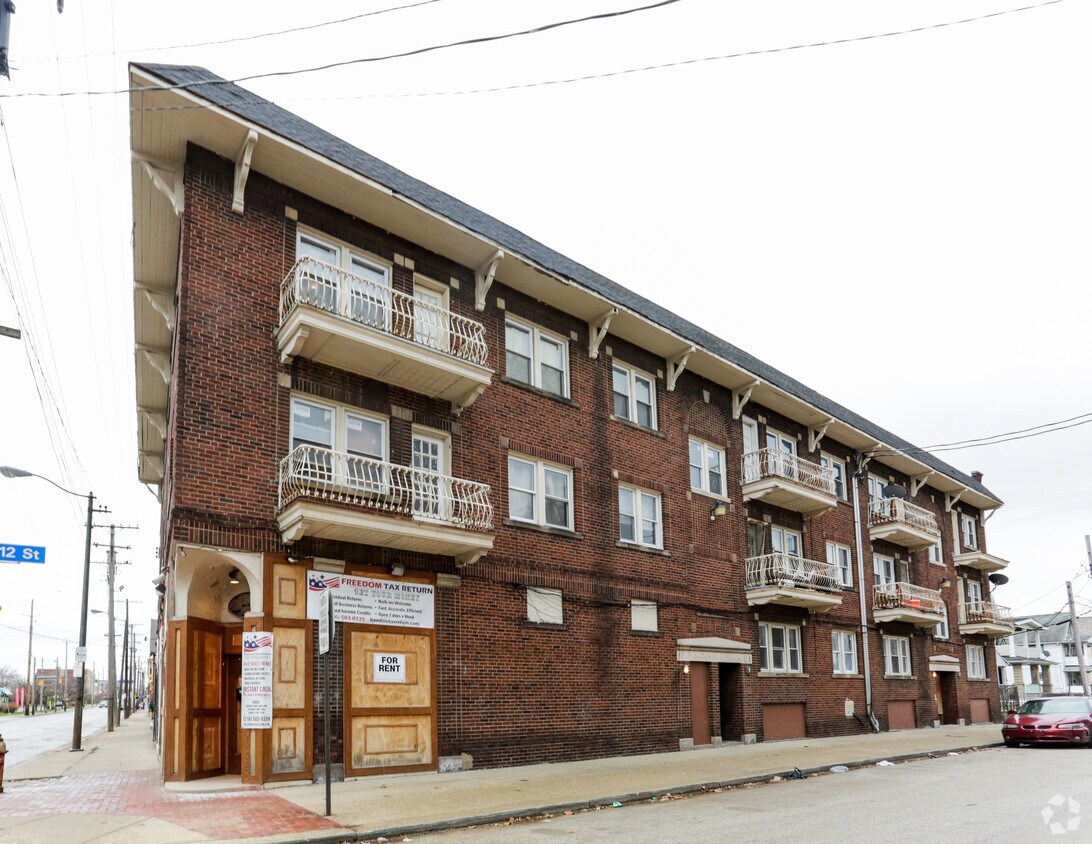 Foto del edificio - Frank G. Zsoka Apartments