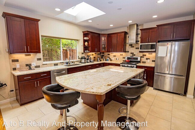 Foto del edificio - 3 br, 2 bath House - 5283 Graves Ave
