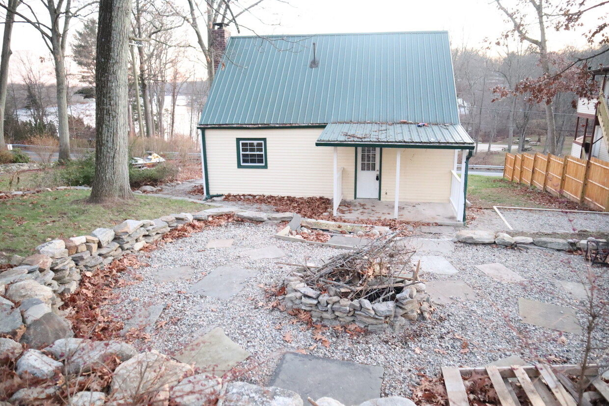 Primary Photo - 2350 Main St