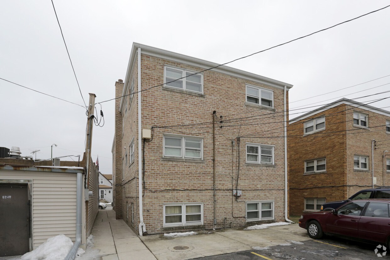 Building Photo - 6244 W Addison St