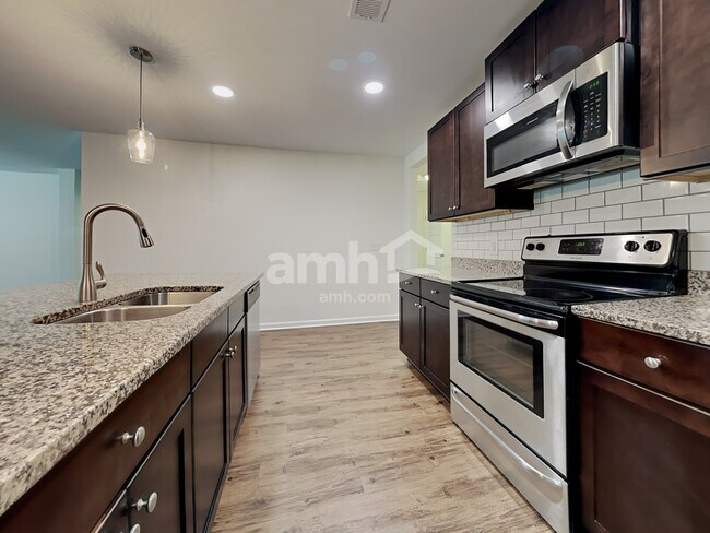 Foto del edificio - 215 Bellflower Cir